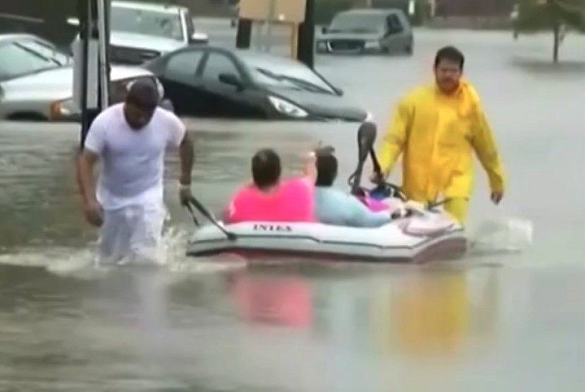 Puluhan ribu orang di Houston, Texas, AS mengungsi akibat bada Harvey (ilustrasi).