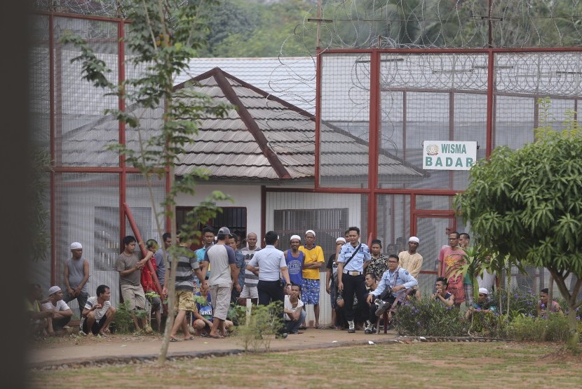 Puluhan warga binaan di Lembaga Pemasyarakatan (Lapas) Narkotika Klas III Palembang di Sukomoro, Kabupaten Banyuasin, Sumatera Selatan. Warga Binaan di Lapas Sumsel Kini Punya Fasilitas Wartel Khusus