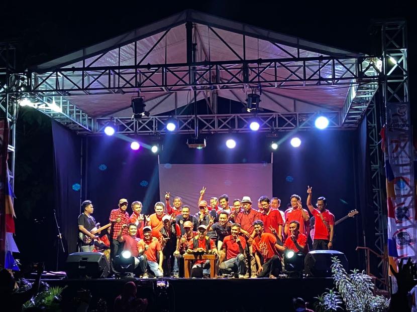 Puncak acara perayaan kemerdekaan HUT Republik Indonesia ke-78 digelar secara meriah oleh warga Kavling Pelita Air Service, Kelurahan Rangkapan Jaya Baru, Depok, Sabtu (2/9/2023). 