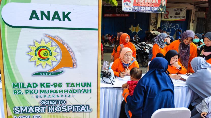  Puncak perayaan Milad RS PKU ke 96 disambut antusias masyarakat di CFD Solo, Ahad (19/11/2023).