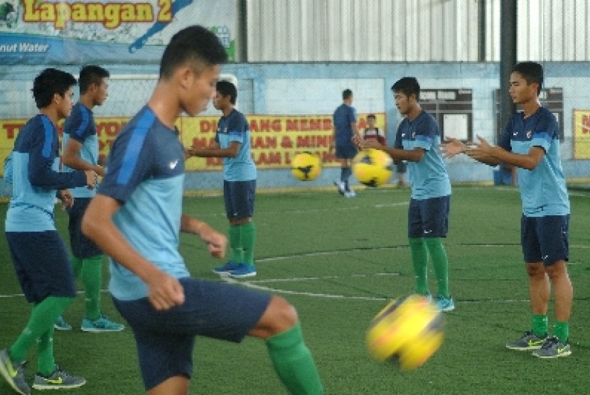 Punggawa Timnas U-19 ketika menjalani latihan. 