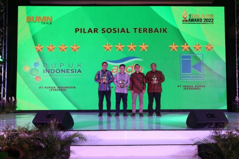 Pupuk Indonesia Grup meraih penghargaan Pilar Sosial dan Pilar Ekonomi terbaik dalam ajang TJSL & Awards 2022 yang dihelat oleh BUMN Track. Acara yang mengusung tema “Akselerasi BUMN Mendorong Pemulihan Ekonomi Melalui TJSL & CSR” ini diikuti  82 perusahaan top tahan air.