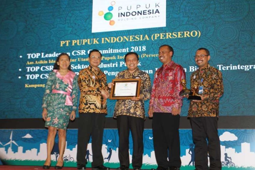 Pupuk Indonesia meraih tiga penghargaan di ajang TOP CSR Award 2018. CSR Pupuk Indonesia ini merupakan wujud kepedulian Pupuk Indonesia kepada masyarakat dan lingkungan sekitarnya.