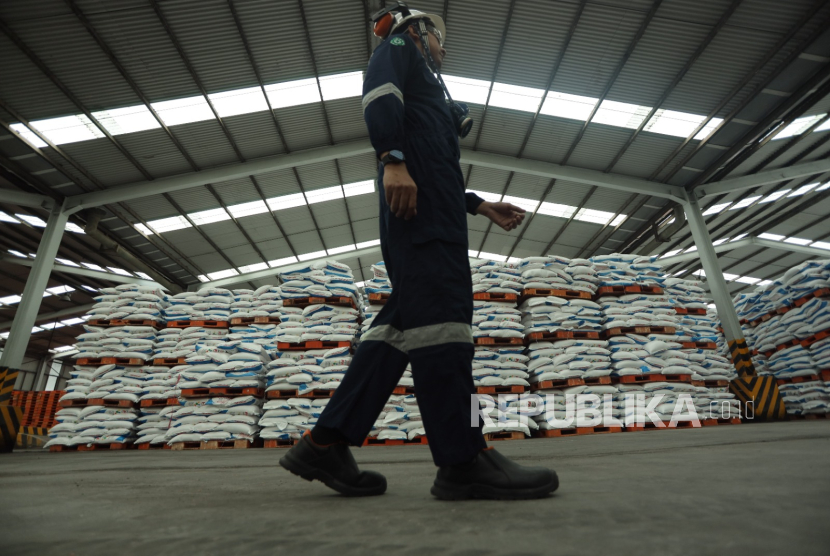Pupuk Indonesia (Persero) mendukung penuh keputusan Presiden menurunkan Harga Eceran Tertinggi (HET) pupuk subsidi