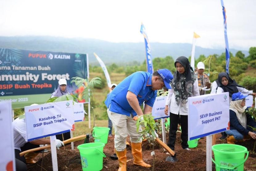 Pupuk Kalimantan Timur (Pupuk Kaltim) jalin kerjasama program Community Forest bersama Badan Standarisasi Instrumen Pertanian (BSIP) Kementerian Pertanian. 