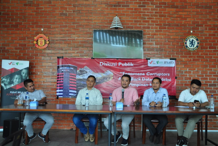 Pusat Belajar Anti Korupsi (PBAK) Dompet Dhuafa Tanggerang mengadakan publik diskusi yang bertema Fenomena Corruptors Fight Back Dalam Seleksi Pimpinan KPK yang bertempat di Kafe Piro, Pamulang Barat, Pamulang, Kota Tangerang Selatan, Banten. 