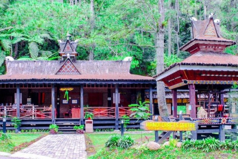 Pusat kerajinan tangan di Taman Simalem Resort, Bukit Merek, Tanah Karo, Sumut.