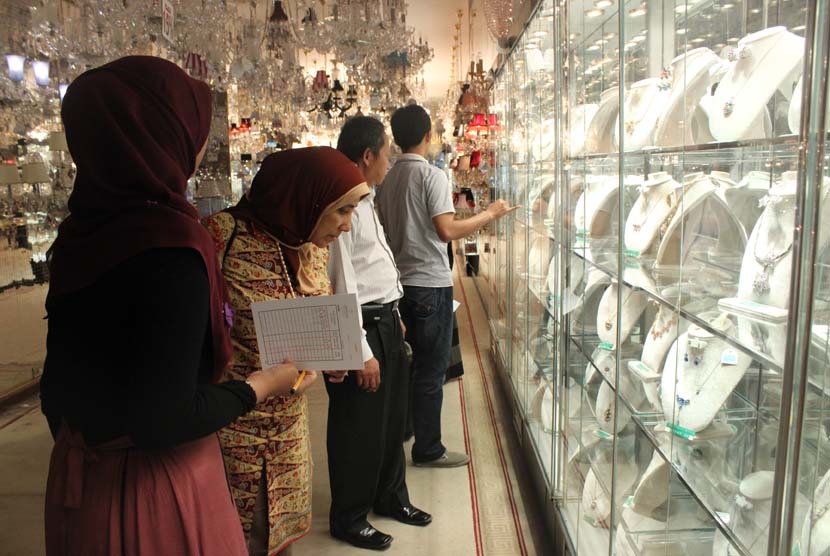 Pusat kristal Ashfour di Mesir menjadi salah  satu favorit turis yang berkunjung ke Mesir. Mesir merupakan salah satu negara tujuan wisata religi. 