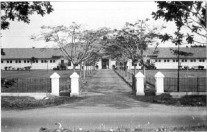 Pusat Penahanan Pemuda Tangerang di Jawa Barat sebelum Perang Pasifik. Pada masa pendudukan Jepang tempat ini menjadi kamp interniran bagi orang Eropa pegawai Hindia Belanda yang banyak di antaranya penganut dan kaum Yahudi.