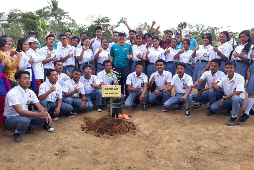 Pusat penelitian biologi tropika Asia Tenggara, Seameo Biotrop bekerja sama dengan Kementerian Pendidikan memperbanyak pengimplementasian Program Sekolah Mandiri Produksi Sayuran dan Buah Edukasi (Smarts-Be). Sekitar 30 Sekolah Menengah Kejuruan (SMK) bidang agribisnis dan agroteknologi seluruh Indonesia menjadi sasaran kegiatan tahap pertama.