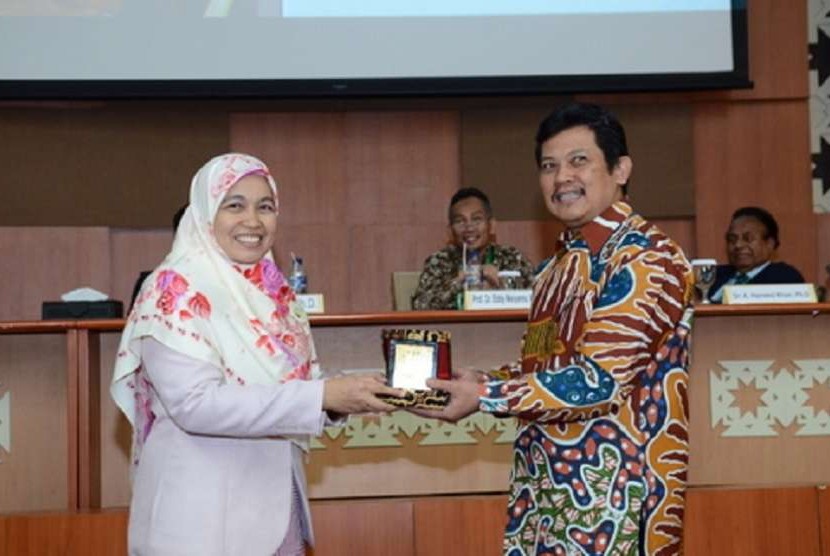 Pusat Penelitian Herbal Universitas Yarsi bekerja sama dengan Univesiti Tun Hussein Onn Malaysia menyelenggarakan “The 2nd International Conference of Herbal Medicine (ICHM).