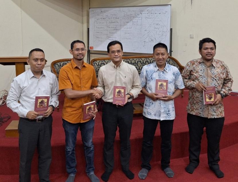 Pusat Pengkajian Komunikasi dan Media UIN Syarif Hidayatullah gelar bedah buku Pertautan Muslim Indonesia-Tiongkok.