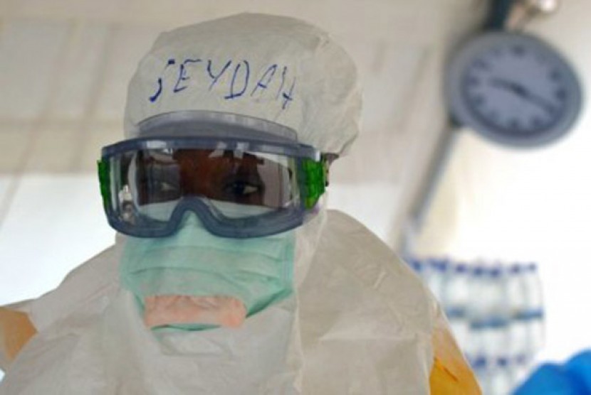 Pusat pengobatan pasien Ebola yang didanai pemerintah Australia akan resmi digunakan kemarin malam.