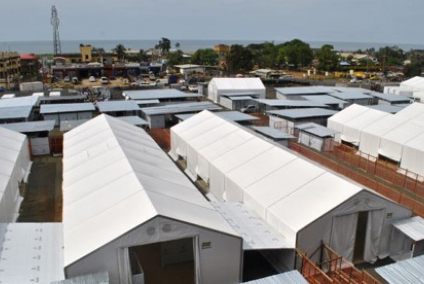 Pusat perawatan ebola yang berkapasitas 200 tempat tidur di Monrovia dibuka hari Jumat (31/10). Pusat perawatan ebola yang berkapasitas 200 tempat tidur di Monrovia dibuka hari Jumat (31/10).