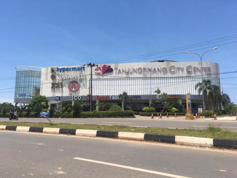 Pusat perbelanjaan Tanjung Pinang City Center yang berada di Kota Tanjung Pinang, Kepuluan Riau disita Kejaksaan Agung, Jumat (24/9). Mal milik tersangka kasus ASABRI, Teddy Tjokrosaputro tersebut disita sebagai pengganti kerugian negara. 