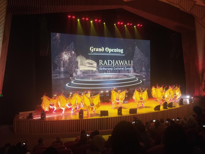 Pusat seni budaya dengan performance hall pertama di Semarang, Radjawali Semarang Cultural Center (RSCC) resmi dibuka, Senin (16/5/2023) malam. Peresmian ini diadakan bersamaan di bulan ulang tahun kota Semarang ke-476.