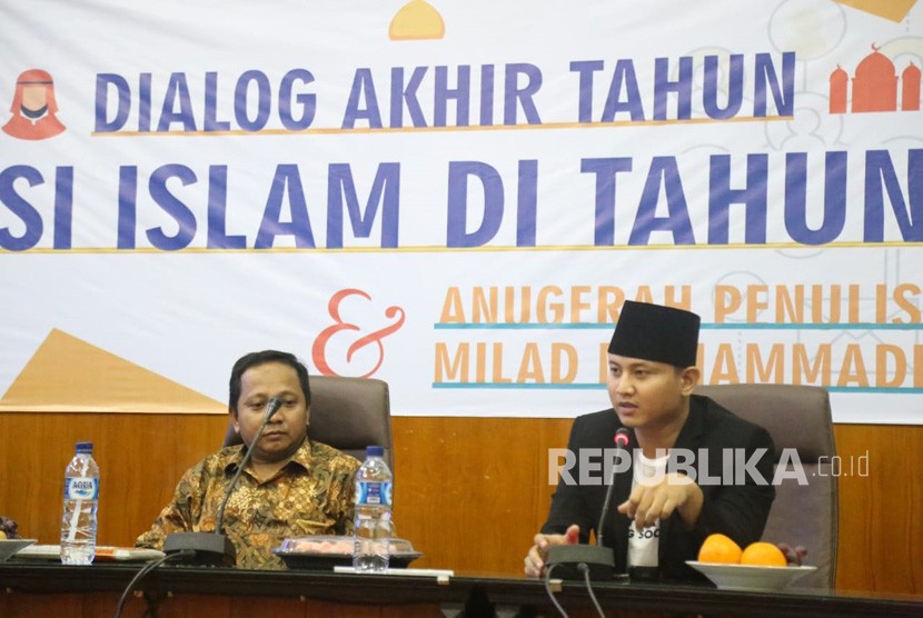   Pusat Studi Islam dan Filsafat Universitas Muhammadiyah Malang (PSIF UMM)  membahas moderasi Islam dalam menyambut tahun politik. Dialog Akhir Tahun  yang bertajuk Moderasi Islam di Tahun Politik Perspektif Kaum Muda  Milenial ini sukses diselenggarakan di UMM, Kamis (27/12). 