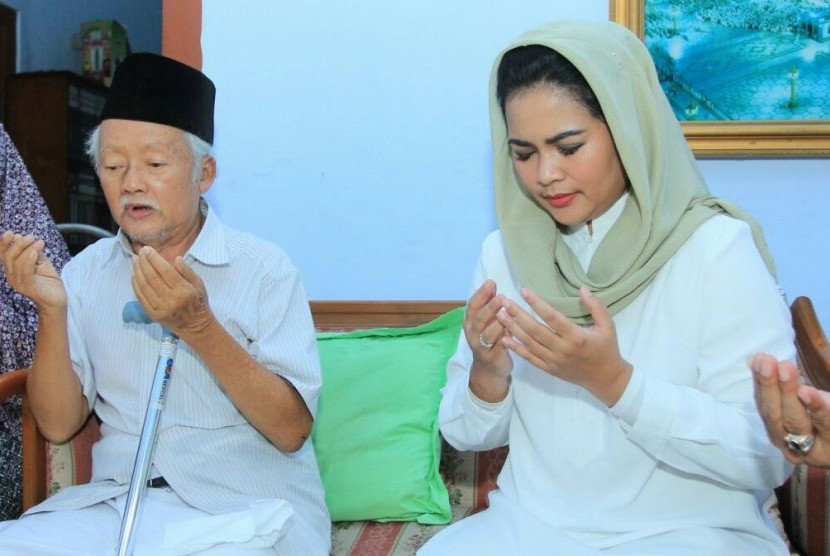 Puti Guntur Soekarno saat bertemu dengan KH Abdul Muchid Jailani, Senin (11/6).