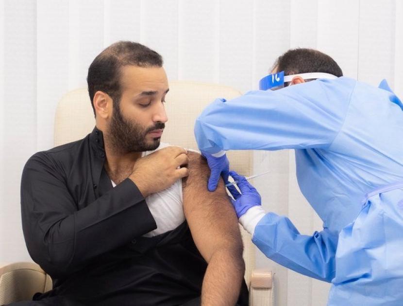 Putra Mahkota Saudi Mohammed bin Salman menerima dosis pertama vaksin virus korona pada 25 Desember 2020.