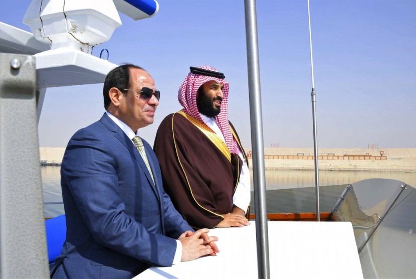 Putra Mahkota Saudi Pangeran Mohammed bin Salman saat berkunjung ke Mesir dan disambut Presiden Mesir Abdel Fattah el-Sisi.