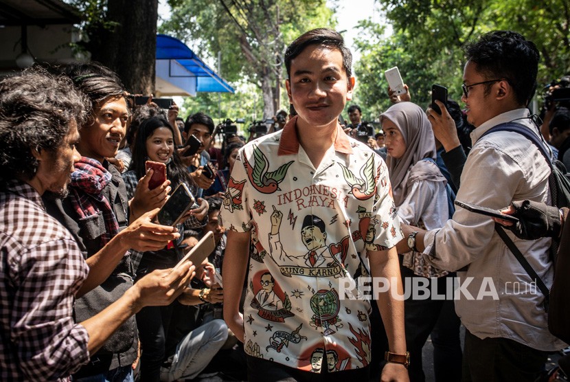 Putra Presiden Joko Widodo, Gibran Rakabuming Raka berjalan keluar seusai melakukan pertemuan tertutup dengan Ketum PDIP Megawati Soekarnoputri di kediaman Megawati di Jalan Teuku Umar, Menteng, Jakarta, Kamis (24/10/2019).