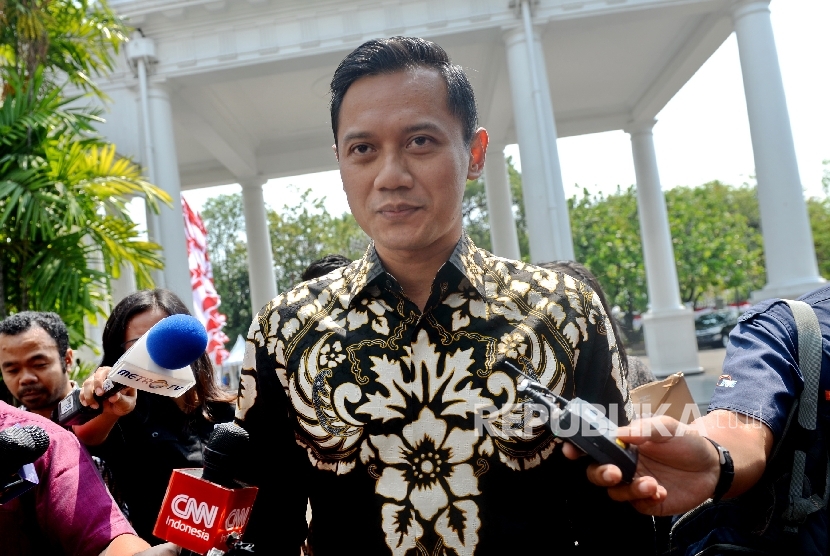   Putra Presiden ke-6 RI, Agus Harimurti Yudhoyono mendatangi Istana Negara, Jakarta, Kamis (10/8). 