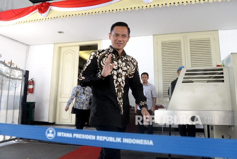   Putra Presiden ke-6 RI, Agus Harimurti Yudhoyono mendatangi Istana Negara, Jakarta, Kamis (10/8). 