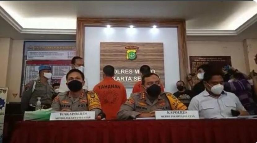 Kapolres Metro Jakarta Selatan, Kombes Budhi Herdi Susianto, menjelaskan kronologi pengeroyokan oleh Putra Siregar dan Budi Rico Valentino terjadi 2 Maret lalu 