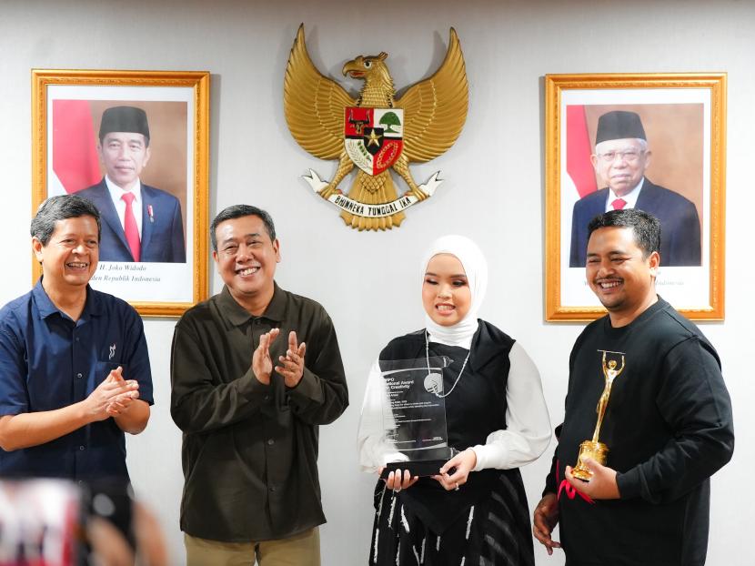 Putri Ariani mendapatkan penghargaan khusus World Intellectual Property Organization (WIPO) National Awards - Anugerah Musik Indonesia (AMI) Inspiring Artist pada ajang bergengsi AMI Awards.