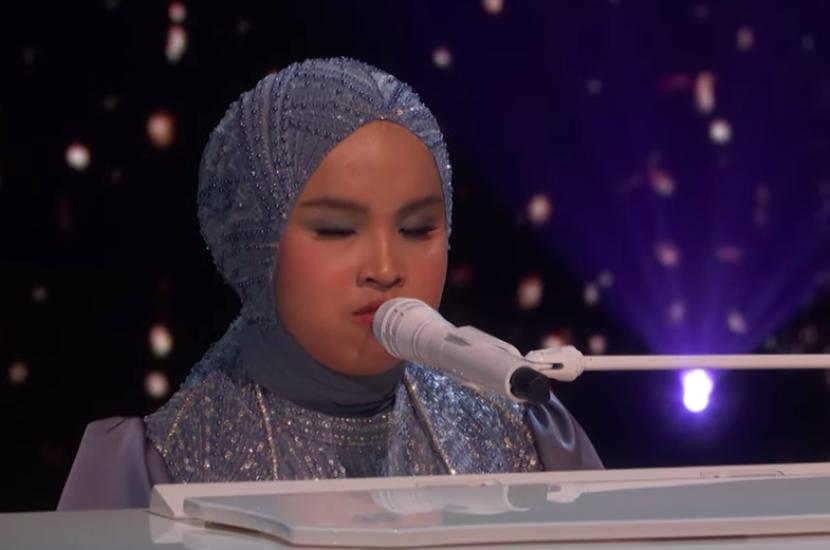 Putri Ariani tampil di babak final AGT 2023 pada Rabu (27/9/2023) waktu Indonesia. Putri tampil menyanyikan lagu Elton John berjudul Dont Let The Sun Go Down On Me.