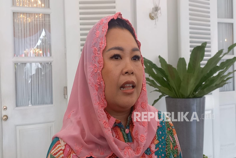 Putri Presiden ke-4 Abdurrahman Wahid atau Gus Dur, Yenny Wahid, menilai almarhum ayahnya pasti akan menolak kebijakan tunjangan perumahan bagi anggota DPR apabila masih hidup, saat memberikan keterangan di Balai Kota Jakarta, Jumat (22/8/2025).