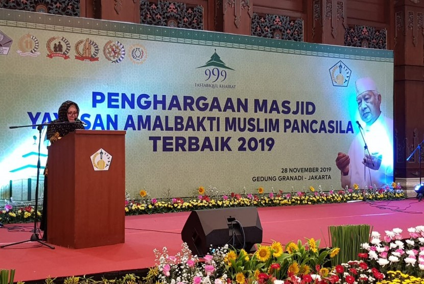 Putri sulung almarhum Presiden Soeharto, Siti Haryanti Rukamana (Mbak Turut) memberikan sambutan pada Penghargaan Masjid Yayasan Amal Bakti Muslim Pancasila (YAMP) Terbaik 2019 Penghargaan Masjid Yayasan Amal Bakti Muslim Pancasila (YAMP) Terbaik 2019, di Jakarta (28/11).