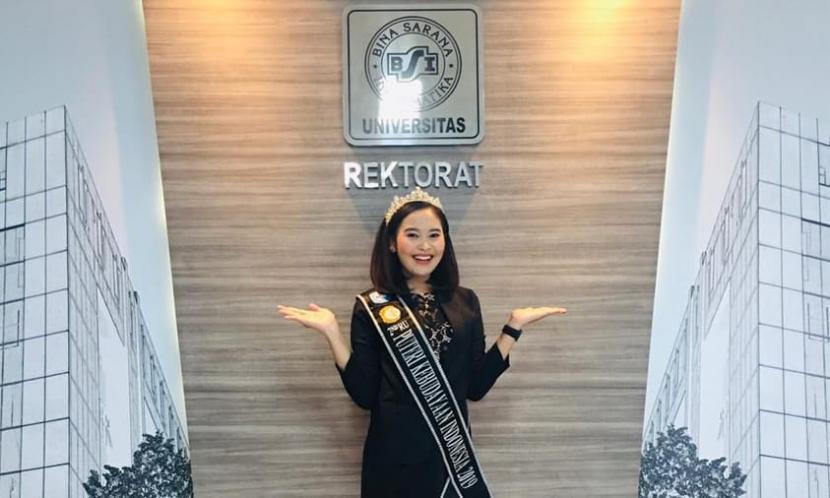 Putri Tasya merupakan alumni prodi Sistem Informasi Akuntansi Universitas BSI (Bina Sarana Informatika) kampus Jatiwaringin. Ia meraih segudang prestasi.