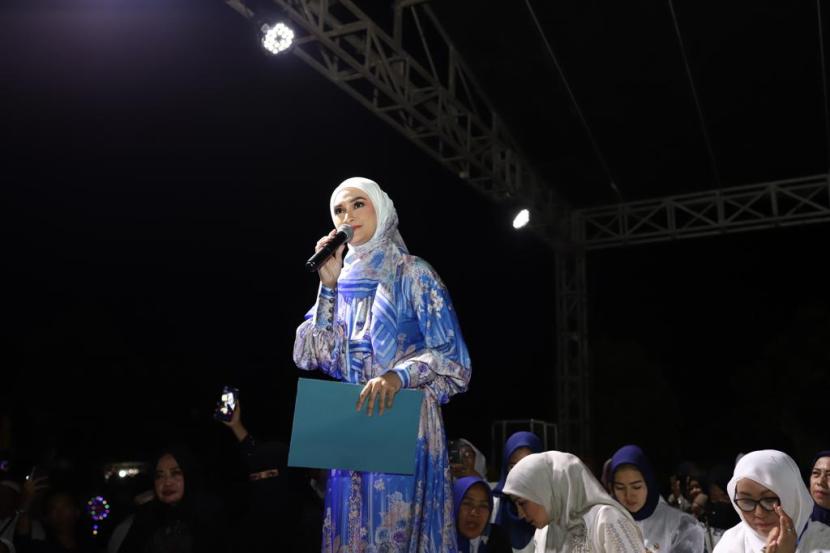 Putri Zulkifli Hasan (Zulhas) senang dengan antusiasme waga Lampung  acara Lampung Berselawat, Sabtu (9/9/2023) malam.