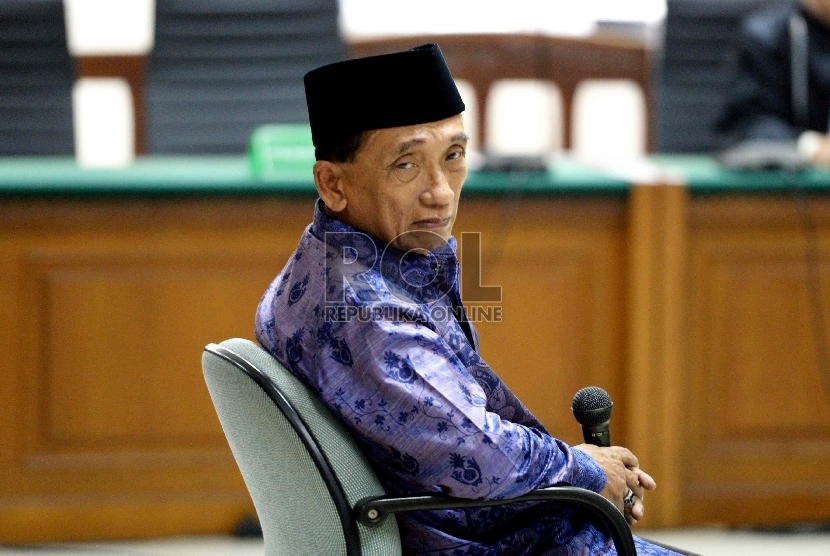 Putusan Sela Fuad Amin. Mantan Bupati Bangkalan Fuad Amin mengikuti persidangan dengan agenda pembacaan putusan sela di Pengadilan Tipikor, Jakarta, Senin (25/5). 