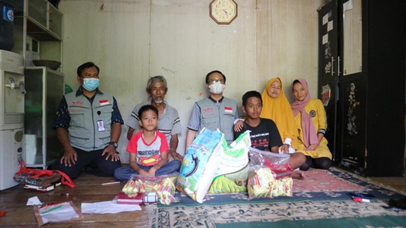 PYI Yatim & Zakat salurkan bantuan sosial untuk anak yatim dhuafa yang terdampak Covid-19 pada, Jumat (3/12). 
