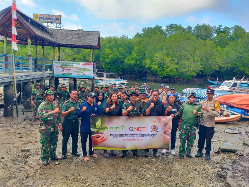 QNET bermitra dengan Kodim 1611 Badung Bali untuk menanam 2.000 pohon bakau dan kini melakukan peninjauan kembali.