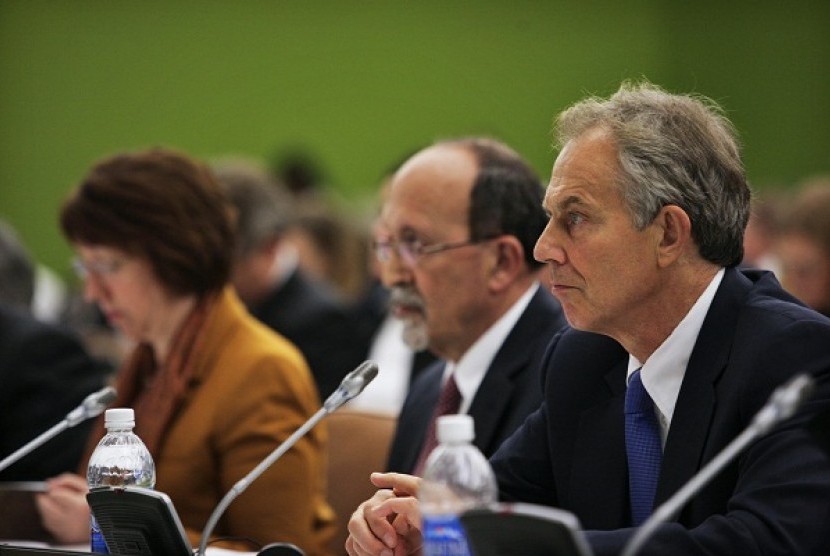 Quartet Representative Tony Blair (right) and Palestinian Finance Minister Nabil Kassis (center) and EU foreign policy chief Catherine Ashton attend a meeting of the Ad Hoc Liaison Committee, the donor support group for the Palestine, at the United Nations