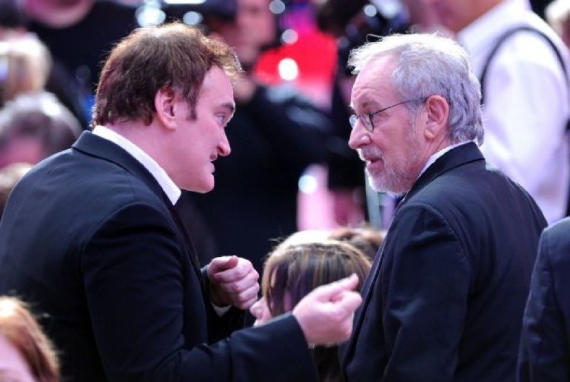 Quentin Tarantino (kiri) berbincang dengan Steven Spielberg (kanan). 