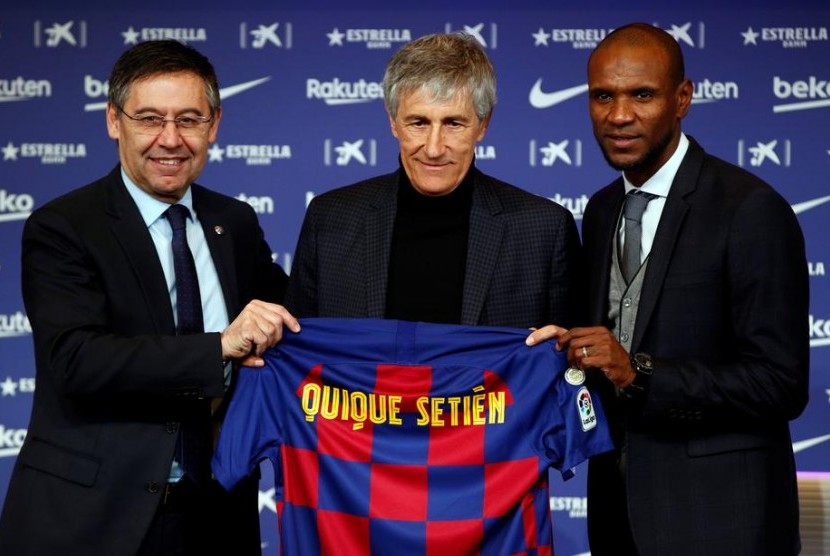 Quique Setien saat diperkenalkan sebagai pelatih anyar Barcelona, Selasa (14/1).