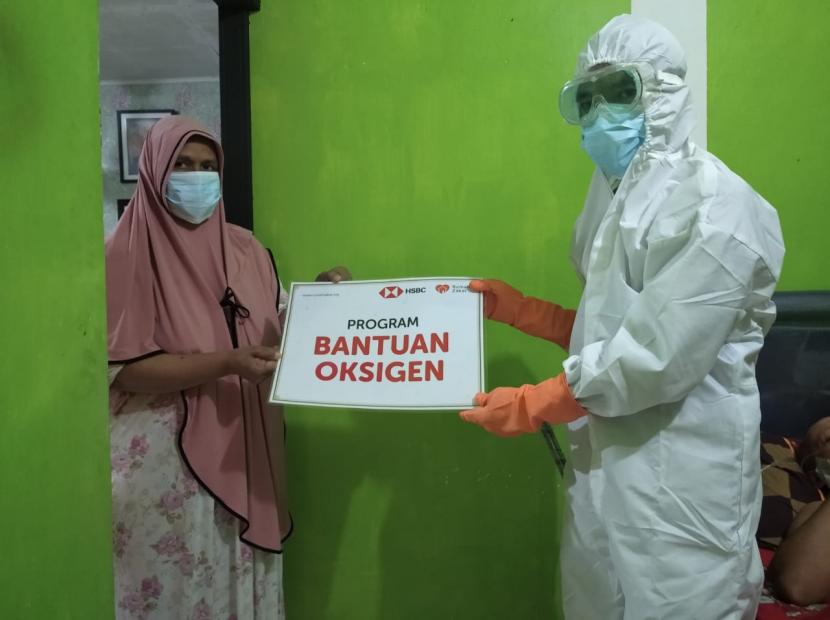 Rabu (18/8) pagi, tim relawan oksigen HSBC dan Rumah Zakat Jakarta mendapatkan permintaan oksigen dari salah seorang warga di Jl. Pancawarga II RT.4 RW.2 No.7 Cipinang, Jatinegara, Jakarta Timur.