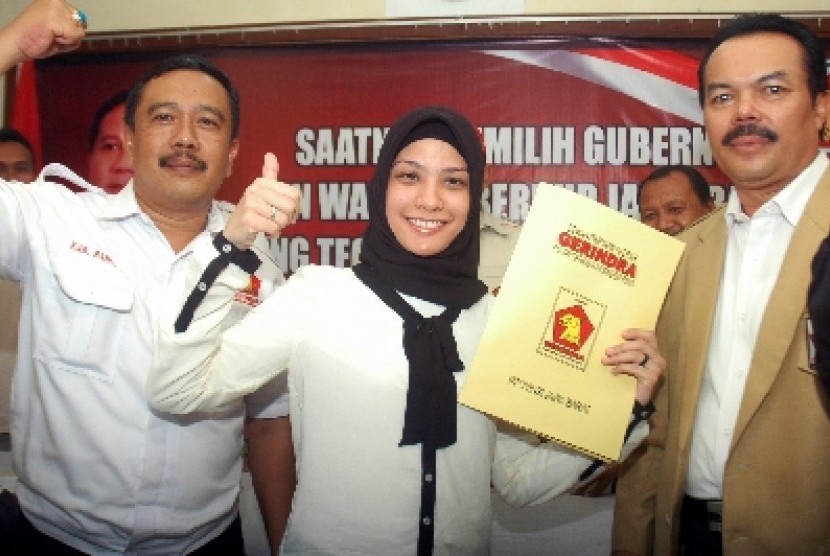 Rachel Maryam anggota Komisi I DPR-RI mencalonkan diri menjadi Wakil Gubernur pada Pemilihan Gubernur Jabar 2013 mendatang melalui Partai Gerindra, Bandung, Jawa Barat.