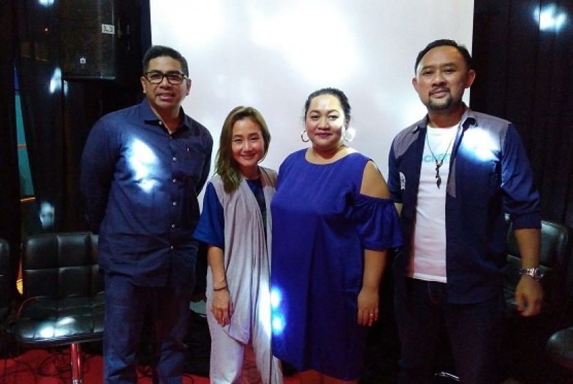 Radio JAK! 101 fm memperkenalkan penyiar Melissa Karim yang akan melengkapi duet Ronal-Tike di program acara Sarapan Seru  pada konferensi pers serta gelaran open house HUT ke-10 JAK! 101 fm di Jakarta, Selasa (10/1).