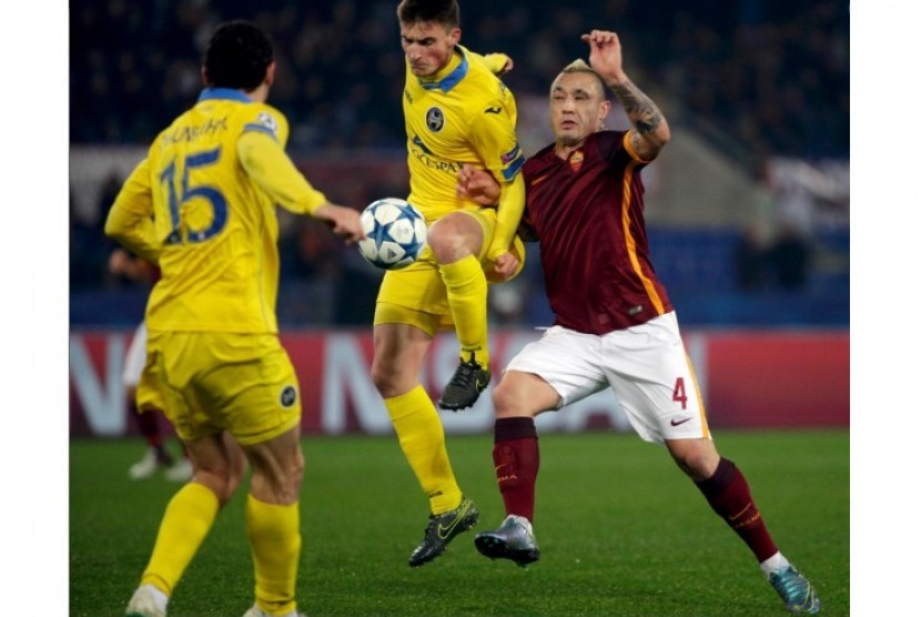 Radja Nainggolan (kanan)