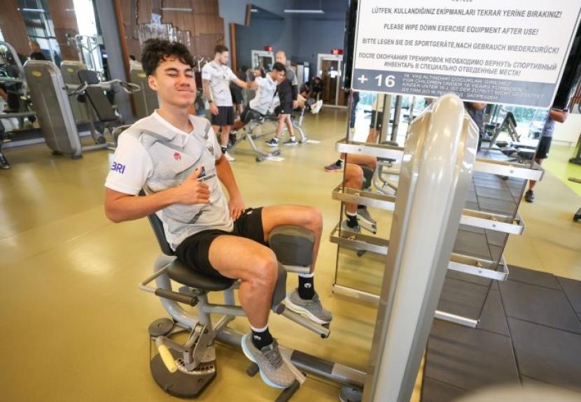 Rafael Struick saat berlatih di gym pada Jumat (29/12/2023) dalam pemusatan latihan timnas di Antalya, Turki.