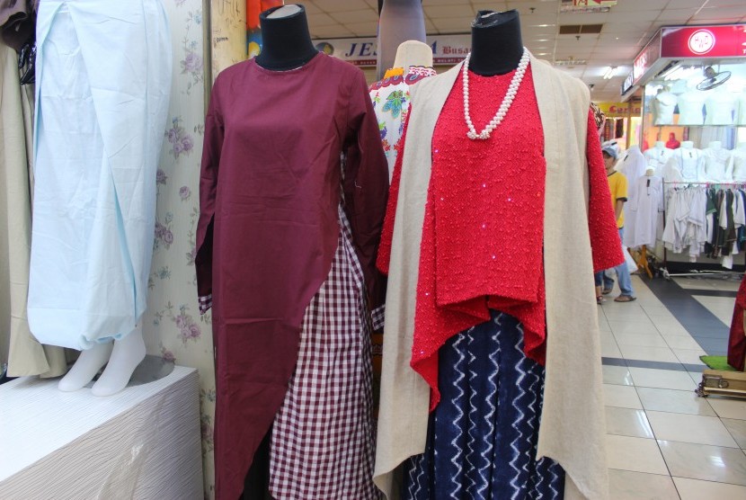 Ragam model tunik yang ditawarkan di Thamrin City cocok sebagai pilihan berbusana saat Ramadhan.