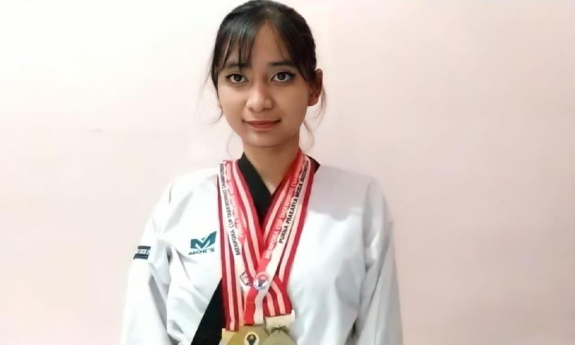 Rahmadewi Serinia Priana, atlet taekwondo  Universitas Nusa Mandiri (UNM).