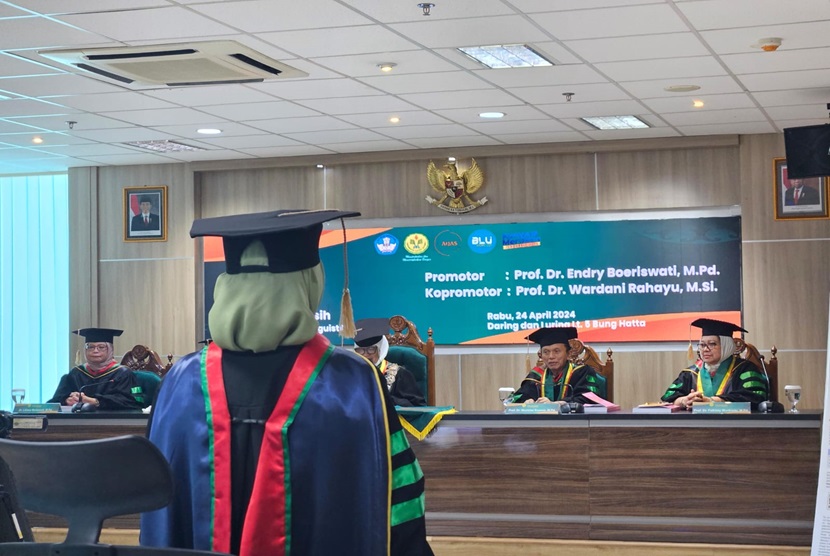  Rahmi Yulia Ningsih usai Sidang Ujian Terbuka Pascasarjana di Universitas Negeri Jakarta (UNJ), Jakarta, Rabu (24/4/2024).