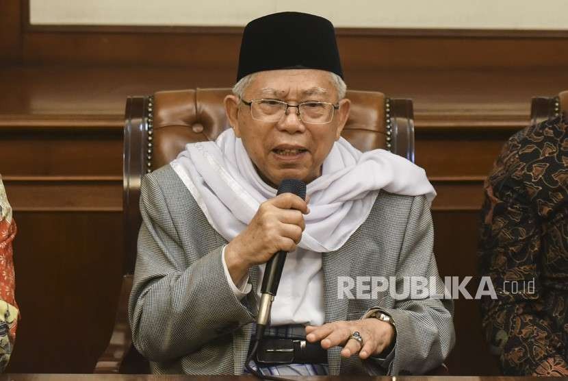 Rais 'Aam PBNU Ma'ruf Amin memberikan keterangan pers di gedung PBNU, Jakarta, Kamis (9/8). 