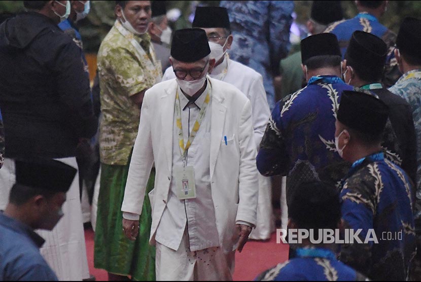 Rais Aam PBNU terpilih KH Miftachul Akhyar menghadiri Muktamar ke-34 Nahdlatul Ulama (NU). 
